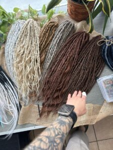 zestawy recznie wykonanych dredloków szydelkowanych