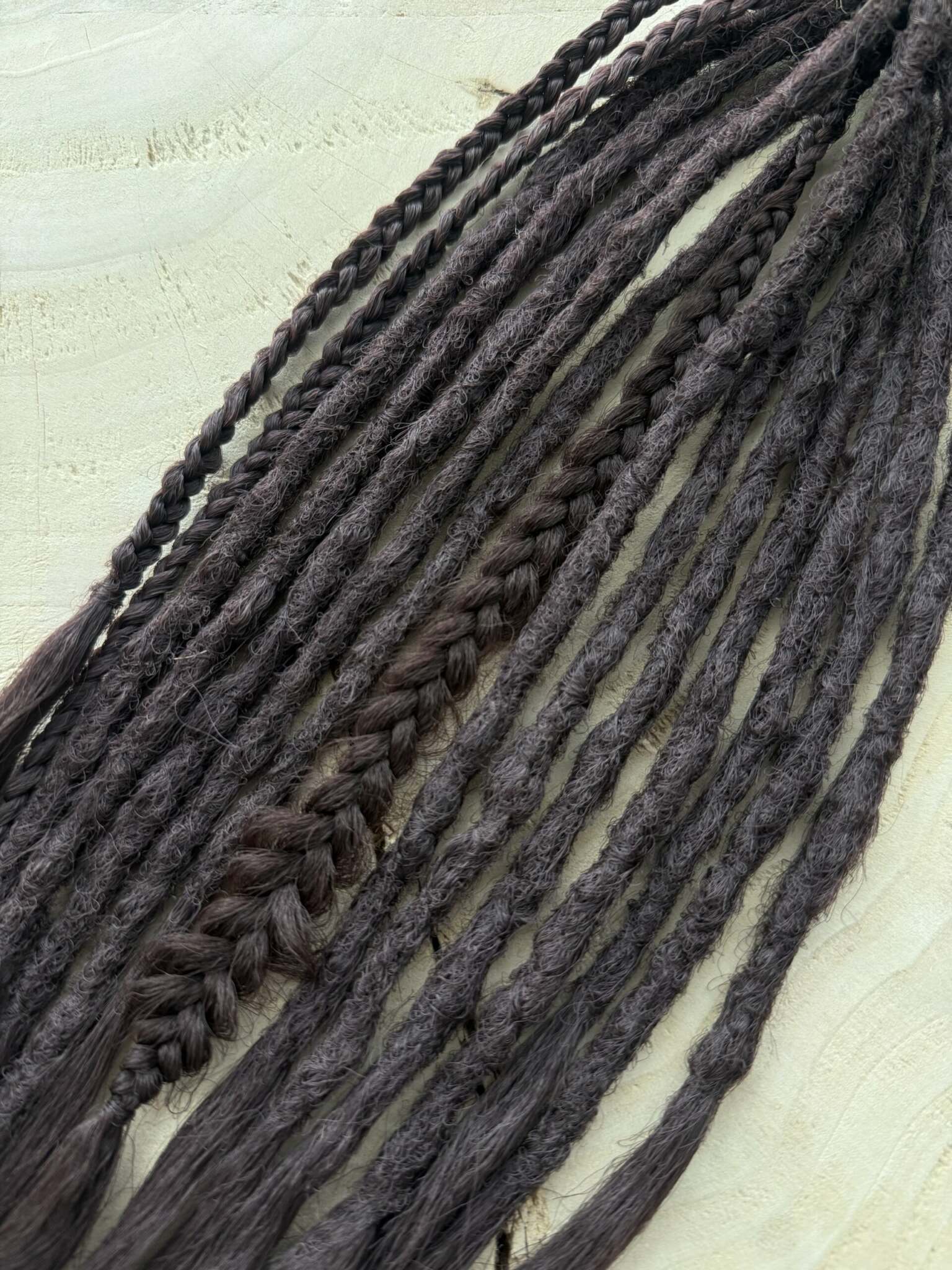 Dredloki CHERRY COLA, zbliżenie