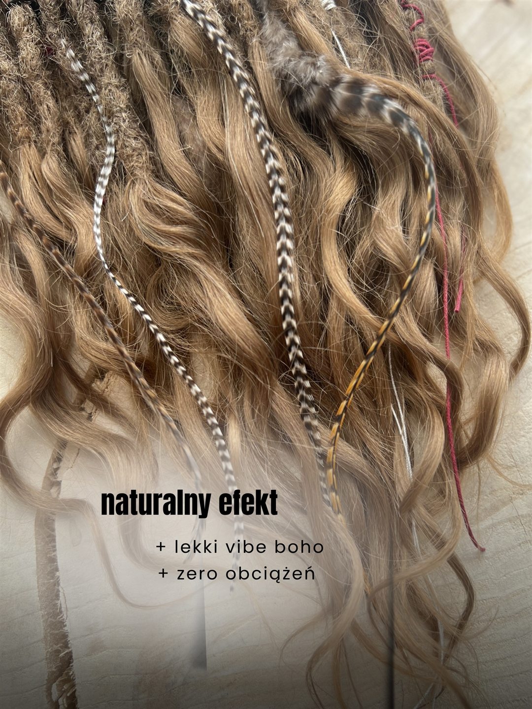 Naturalny efekt Boho Piórek we włosach